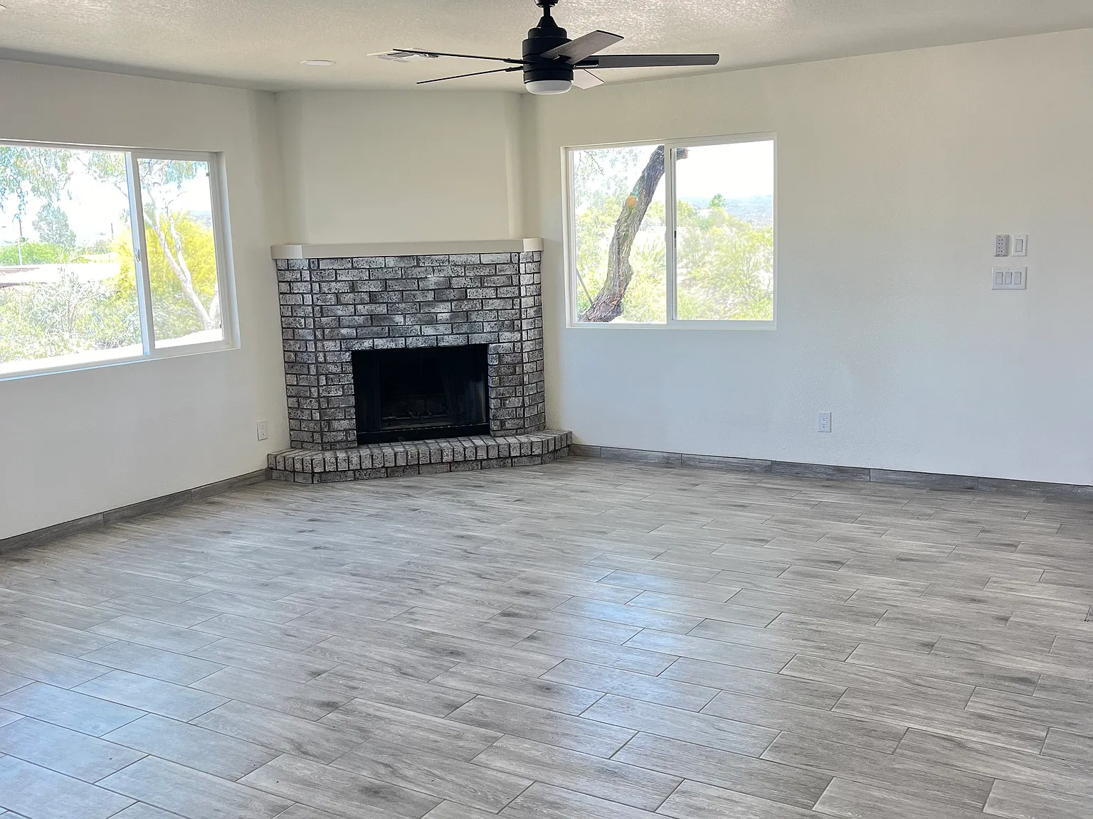 905 Oasis Dr — Photo 3