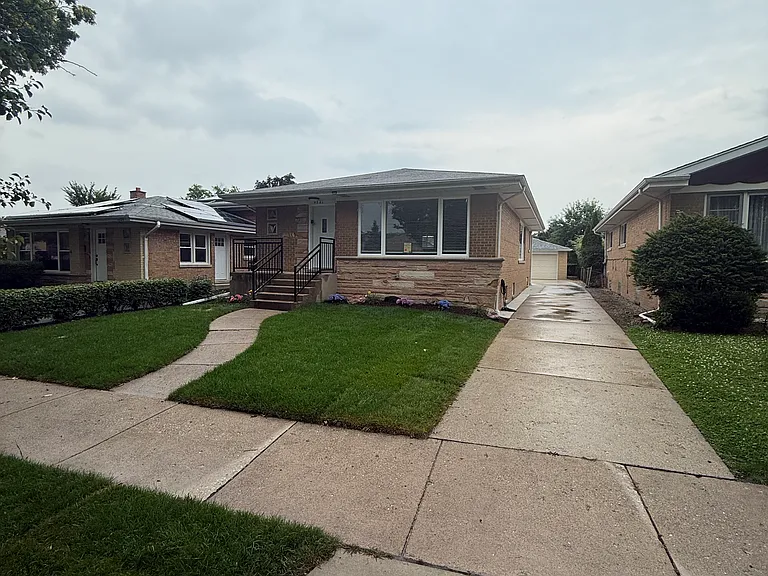 4521 N Plainfield Ave — Photo 1