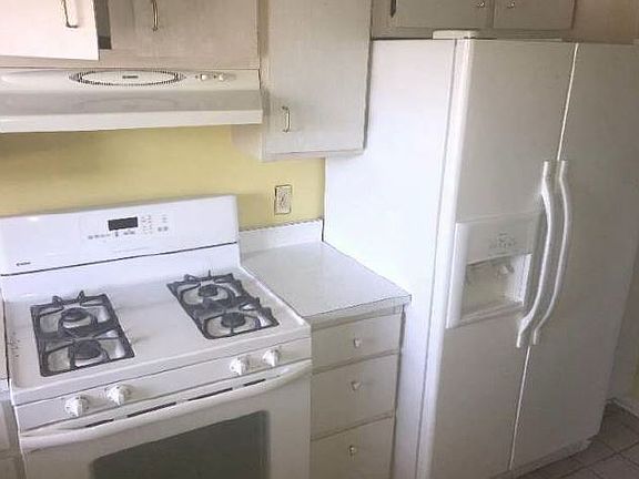 3rd image of 400 El Camino Dr
