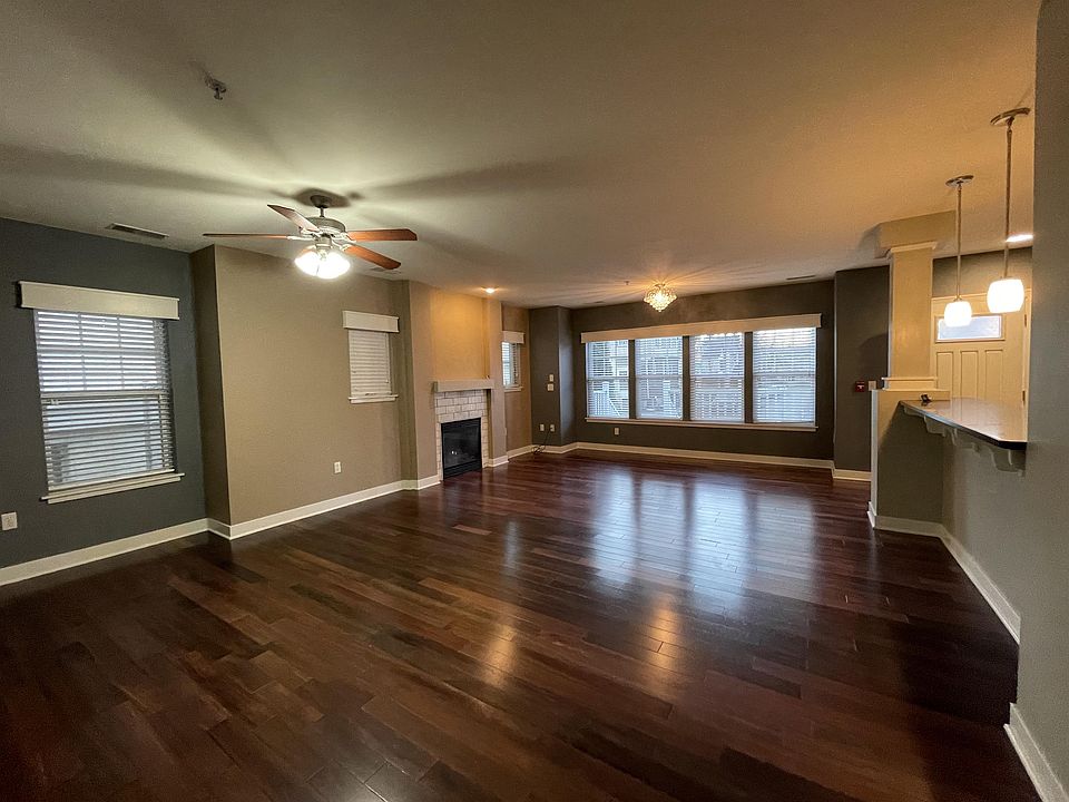 1st image of 1768 N Warren Ave #102