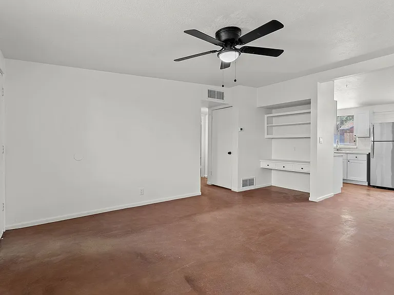 1515 E Blacklidge Dr — Photo 4