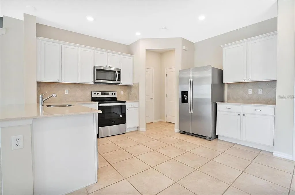 3 bed, 2.5 bath, 1760 sqft, $2,350 — Photo 3
