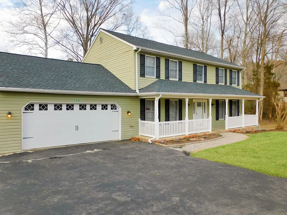 1332 Redwood Cir