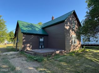 208 Roosevelt Ave NE, Bowbells, ND 58721