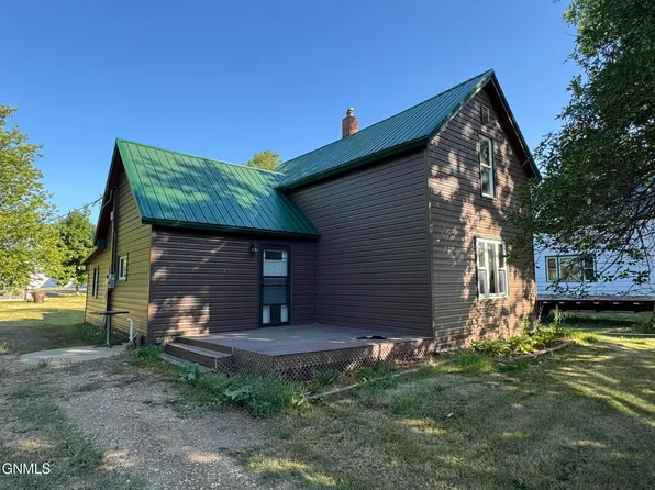 208 Roosevelt Ave NE, Bowbells, ND 58721