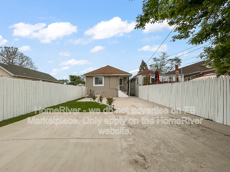 10046 S Perry Ave — Photo 27