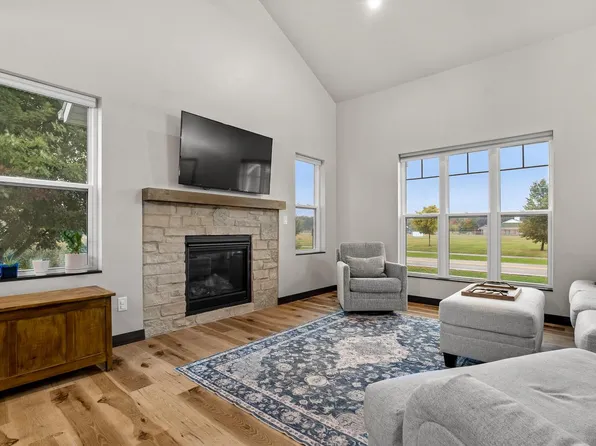 1429 Harbor Lights Rd, Suamico, WI 54173