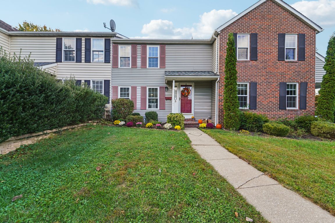 Warren Cmn-S2110-001.jpg