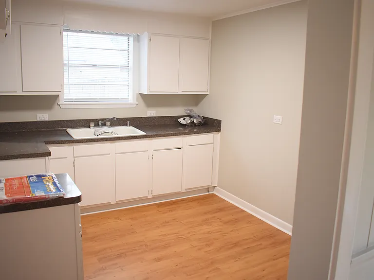 221 N Sanders St — Photo 20