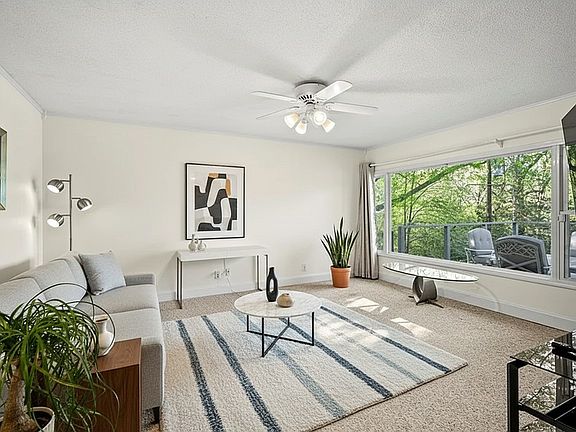 4th image of 41 Lake Ridge Dr