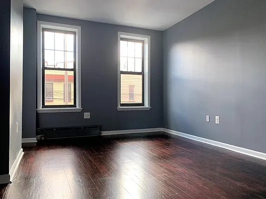 Rented by Hillel Realty Group | media 6