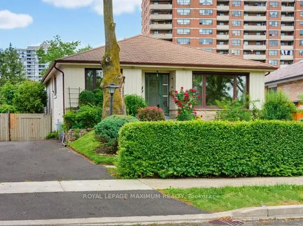 41 Strathavon Dr, Toronto, ON M9V 2H4