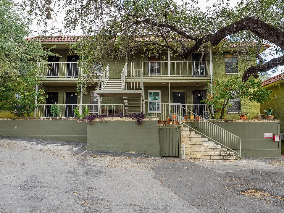 2302 E Side Dr #28