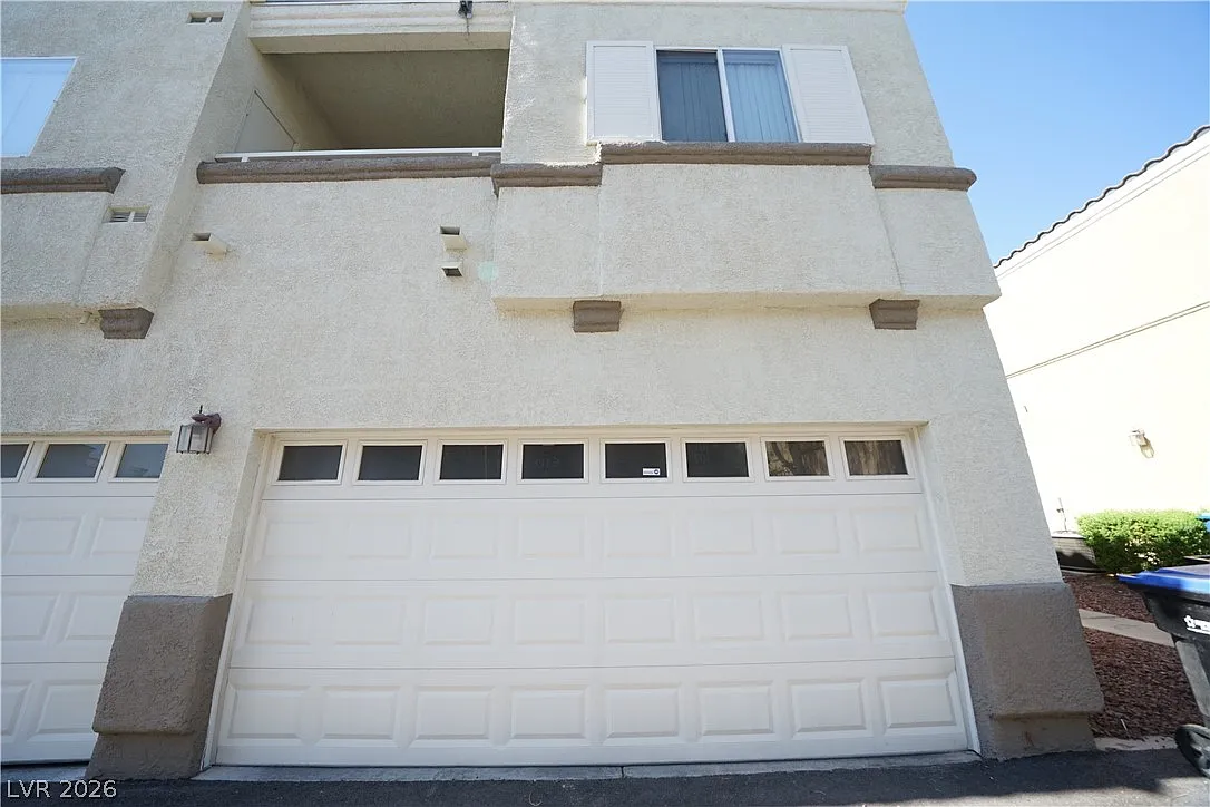 3 bed, 2.5 bath, 1367 sqft, $1,795 — Photo 2