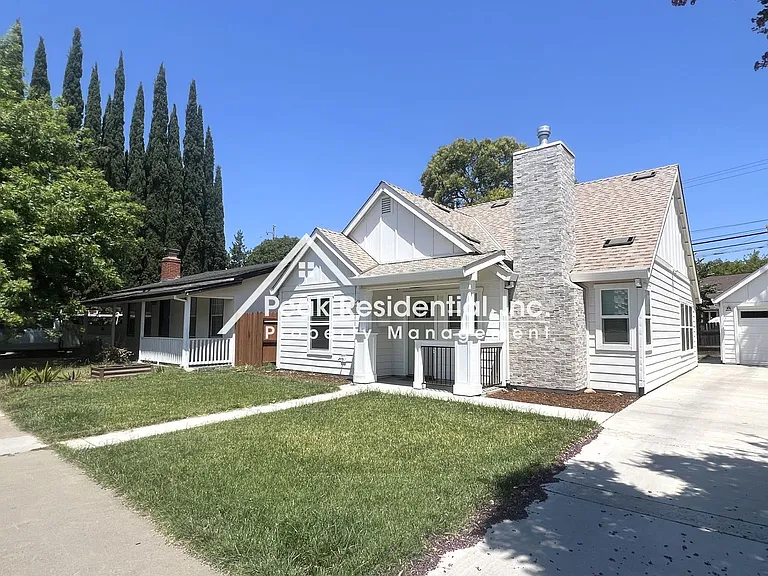 4867 V St — Photo 2