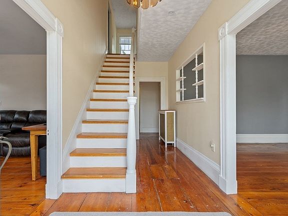 3rd image of 727 Andover St