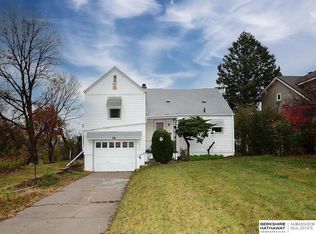 8521 N Ridge Dr, Omaha, NE 68112