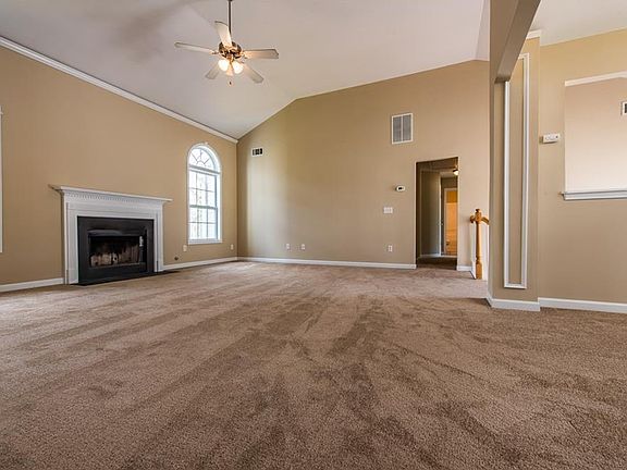 4th image of 4880 Camelot Dr