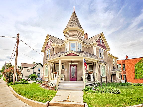 2nd image of 202 W South St