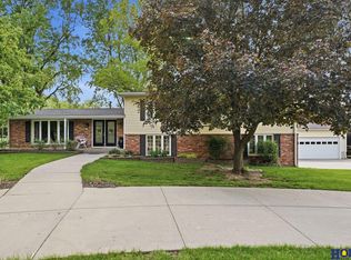 815 Anthony Ln, Lincoln, NE 68520