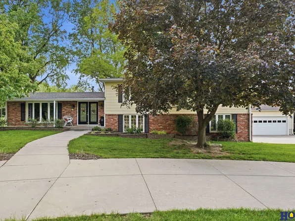 815 Anthony Ln, Lincoln, NE 68520