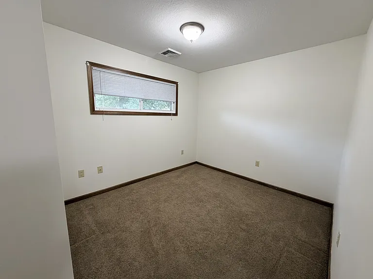 750 Dawson Rd — Photo 17