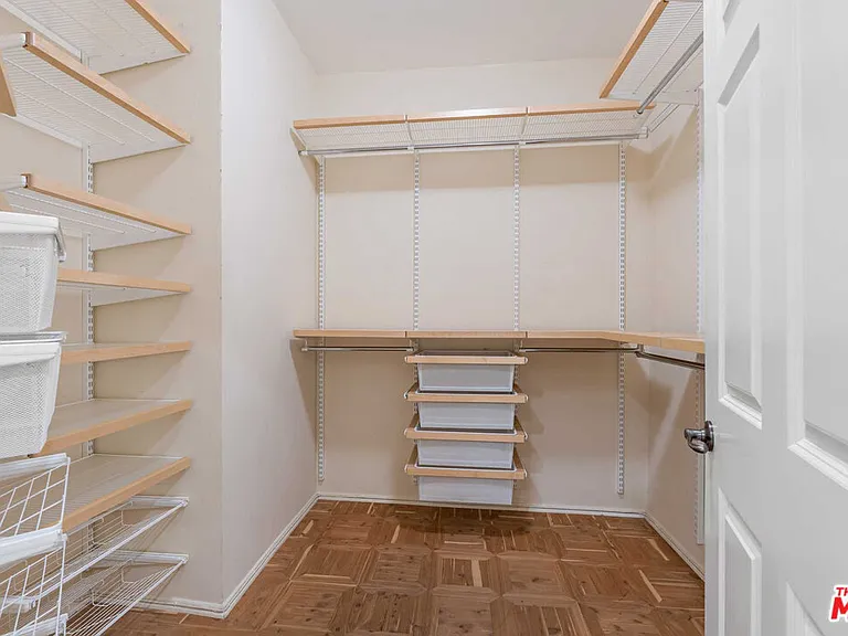 850 N Croft Ave #303 — Photo 25