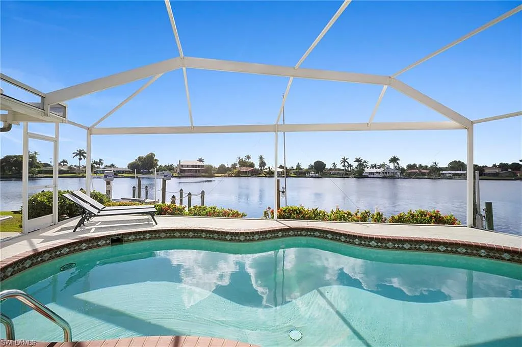 3 bed, 2.0 bath, 1579 sqft, $5,400 — Photo 1
