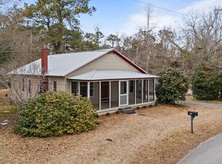 809 Midyette St, Oriental, NC 28571