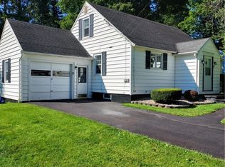 9 Berkley Dr, Clinton, NY 13323