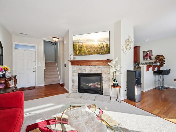 3rd image of 424 Acushnet St