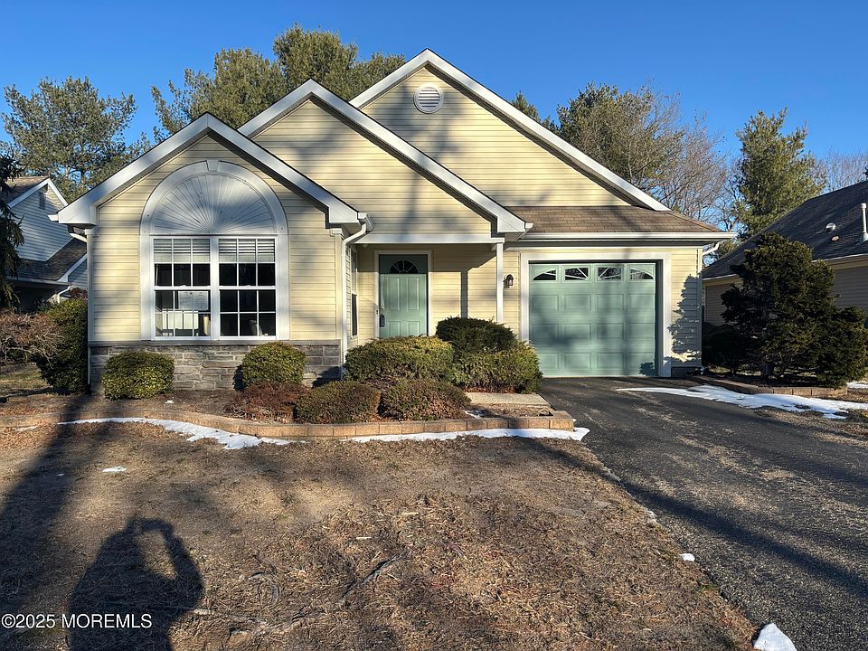 1st image of 9 Strawberry Ln