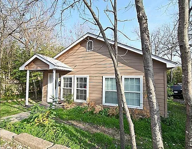 3105 Kings Ln — Photo 1