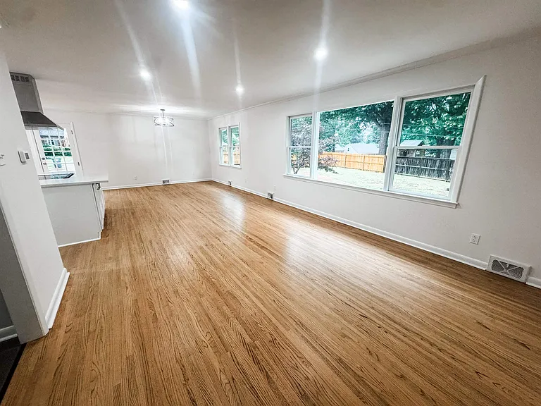 5504 Normandy Rd — Photo 5