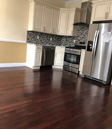 4th image of 243A Summit Ave #2