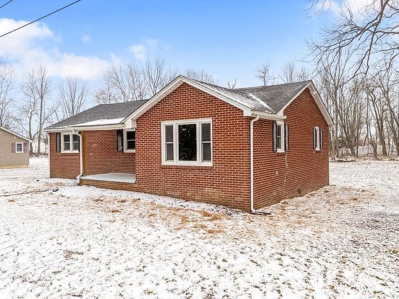 2nd image of 470 Riverside Rd