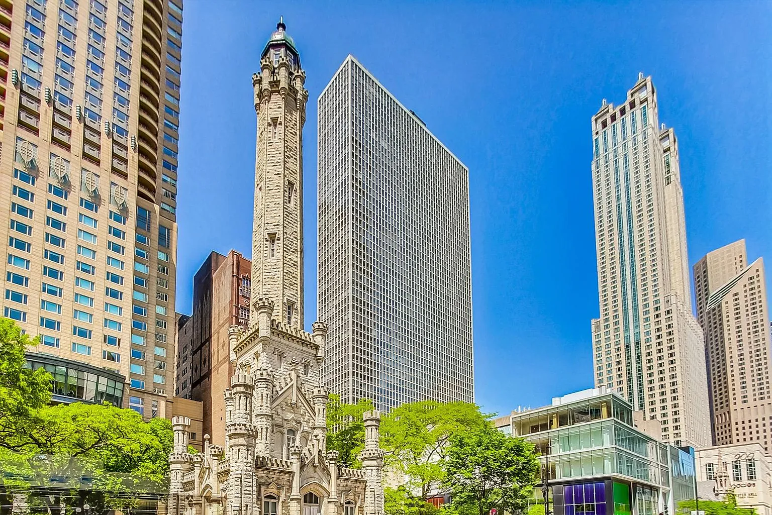 111 E Chestnut St #Phab photo 1