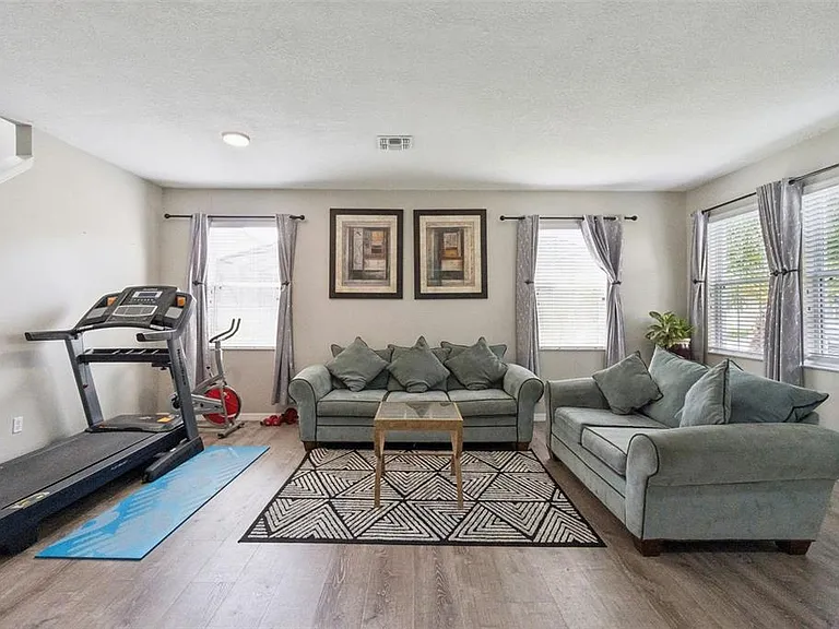 1002 Belvoir Dr — Photo 6
