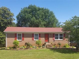 1164 Village Cir, Hickory, NC 28602