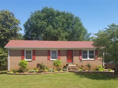 1164 Village Cir, Hickory, NC, 28602