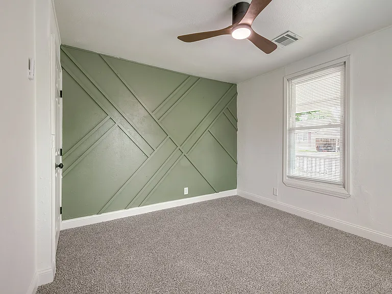 208 E Carson St — Photo 33