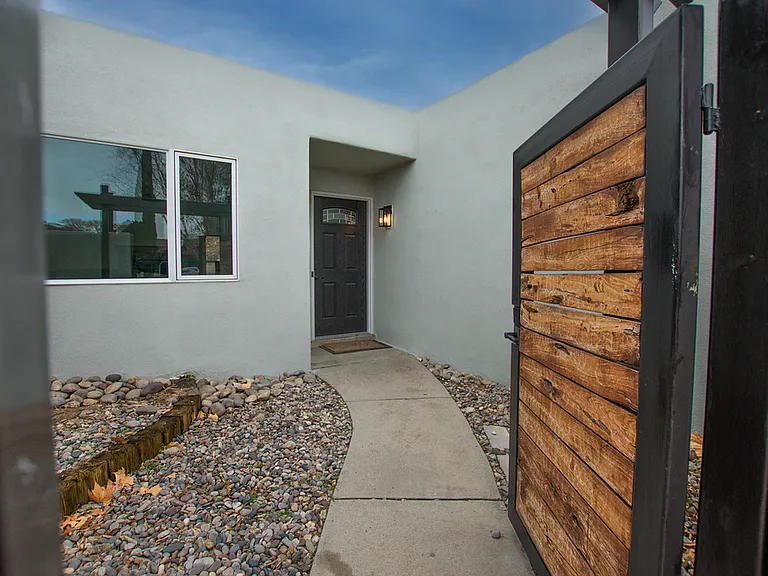 9514 Avenida Del Oso NE — Photo 8