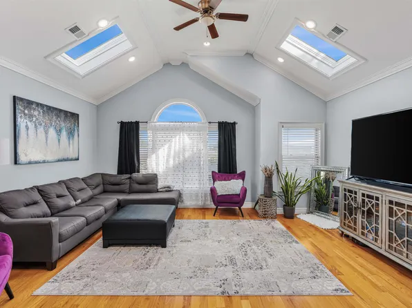 145 Bleecker Street image 4 of 39