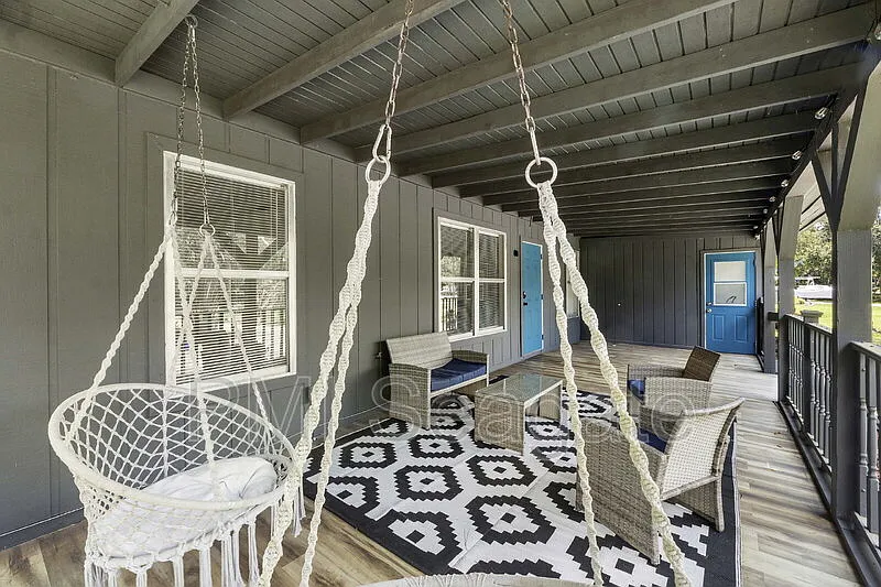 3 bed, 3.0 bath, 1403 sqft, $3,750 — Photo 3