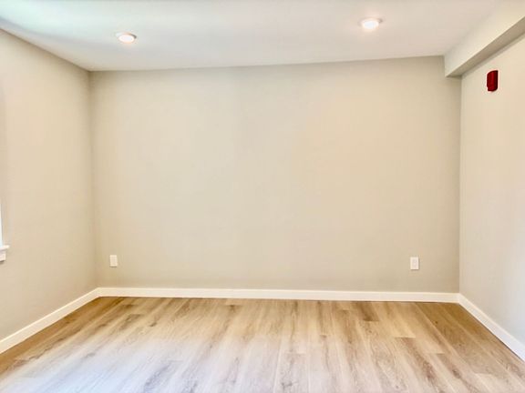 5th image of 5356 Cedar Ave #2