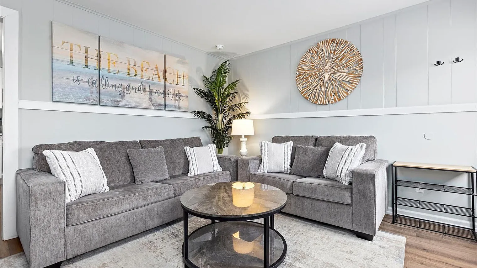 2 bed, 2.0 bath, 893 sqft, $3,834 — Photo 4