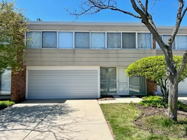 66 Avon Rd, Northbrook, IL 60062