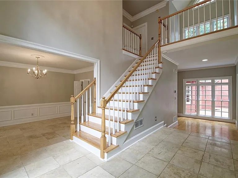 1150 Goodwin Pl — Photo 4