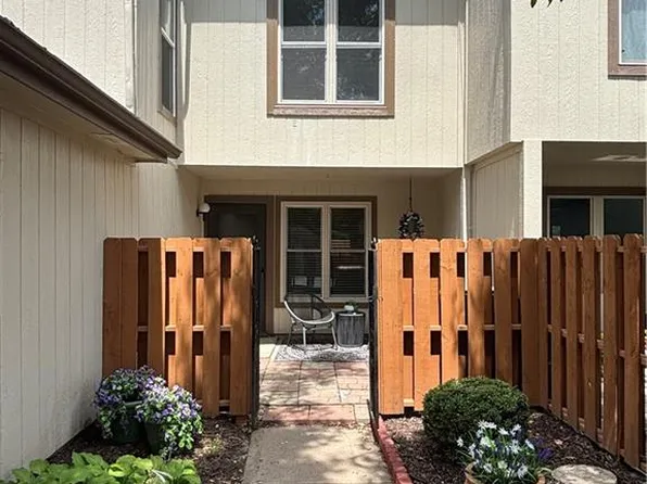 731 E 121st Ter, Kansas City, MO 64146