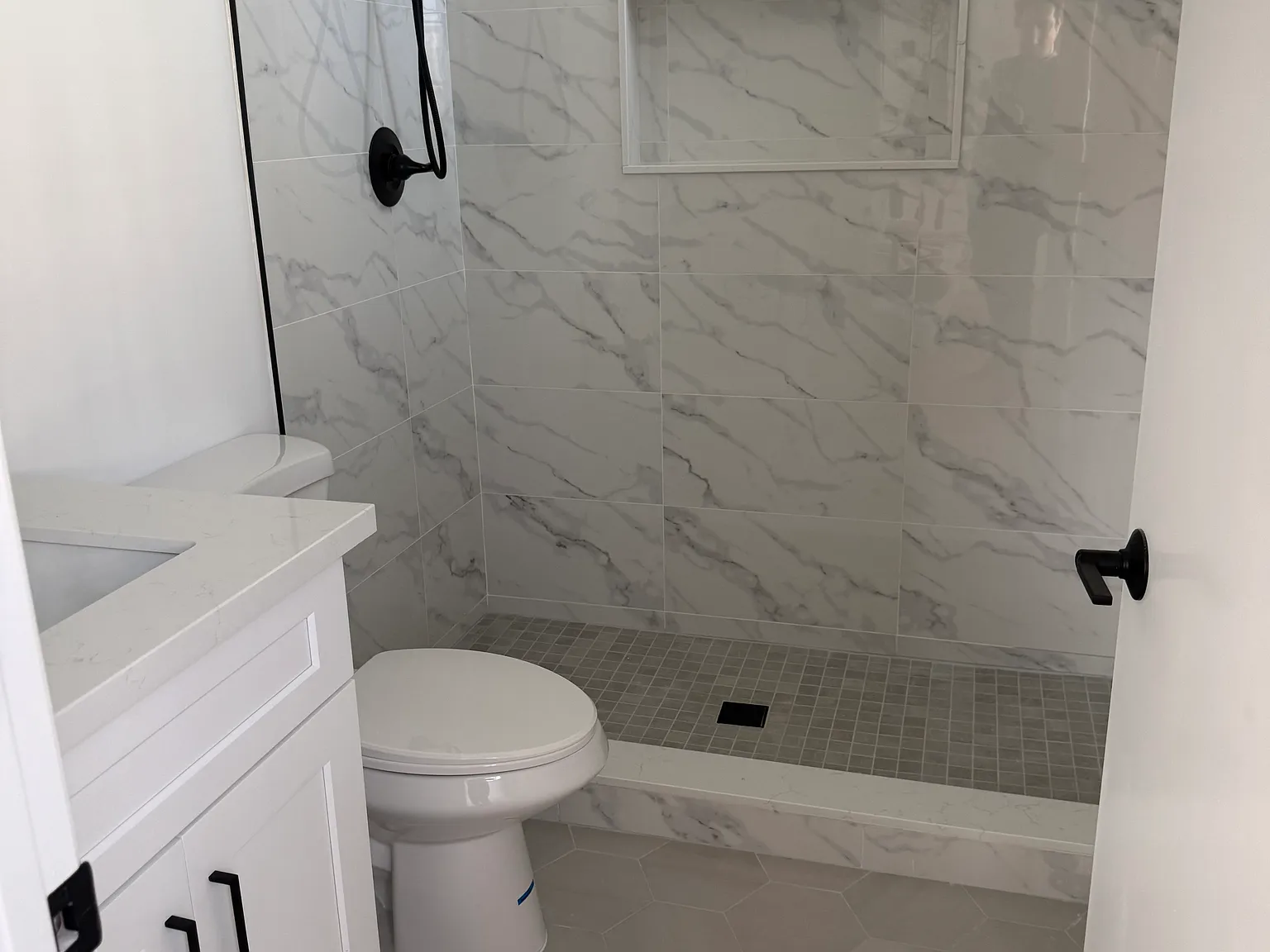 2 bed, 700 sqft, $2,950 — Photo 2